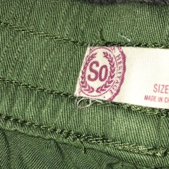 WOMEN’S OLIVE GREEN SHORTS SIZE M - Picture 3 of 3